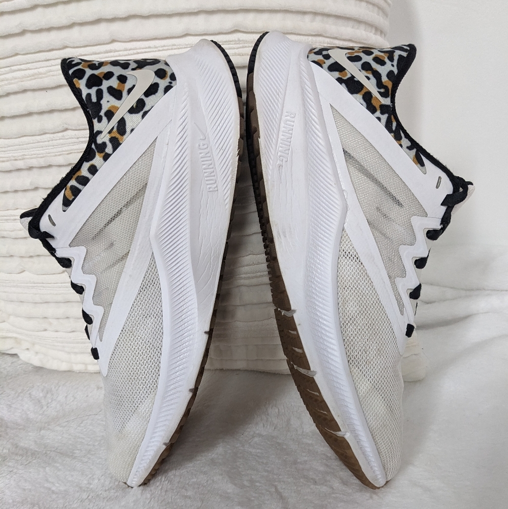Nike Women's Quest 3 Premium Running Shoes White Light Bone Animal Print - Picture 4 of 12